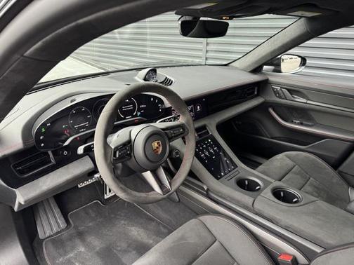 2024 Porsche Taycan GTS