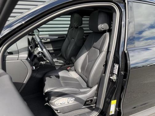 2021 Porsche Macan Base