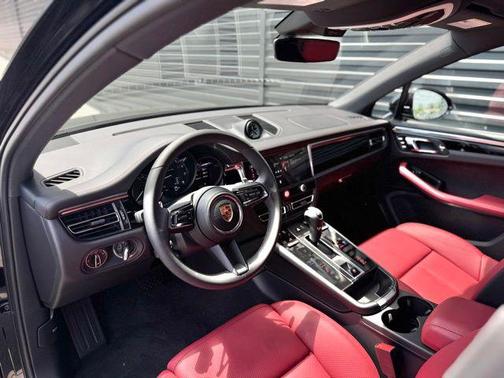 Jet Black Metallic 2026 Porsche Macan Macan
