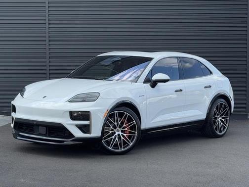 2025 Porsche Macan Turbo