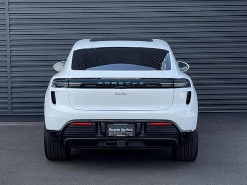 2025 Porsche Macan Turbo