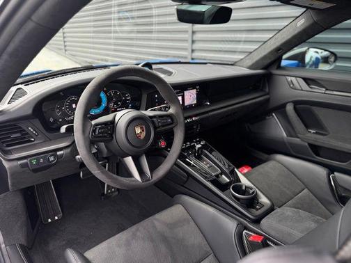 01 2026 Porsche 911 Carrera GTS