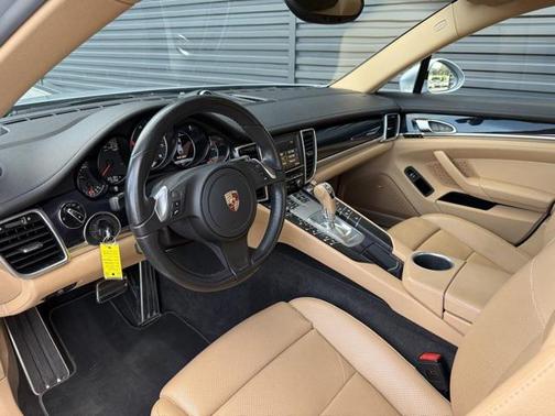 2015 Porsche Panamera 4