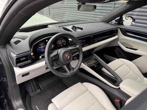 2025 Porsche Macan 4