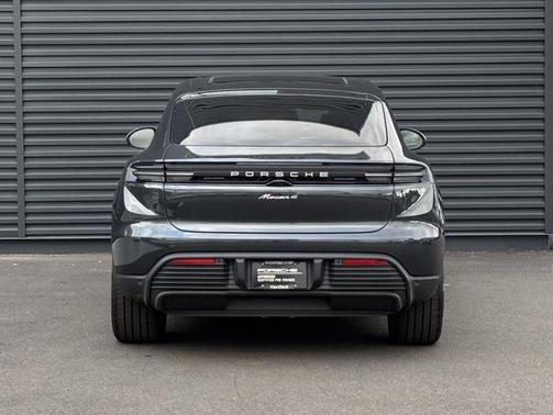 2025 Porsche Macan 4