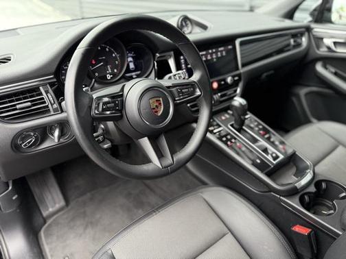 2023 Porsche Macan Base