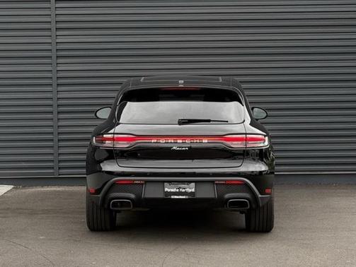 2023 Porsche Macan Base