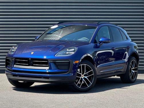 Gentian Blue Metallic 2026 Porsche Macan Macan