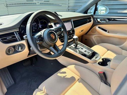 Carrara White Metallic 2026 Porsche Macan Macan