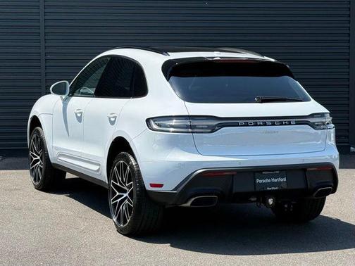 Carrara White Metallic 2026 Porsche Macan Macan
