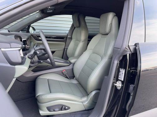 2025 Porsche Macan 4