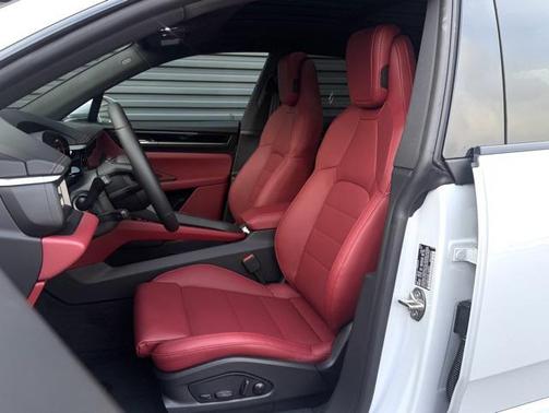 2025 Porsche Macan 4S