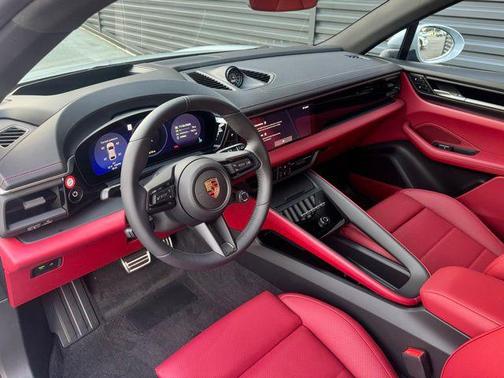 2025 Porsche Macan 4S
