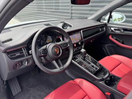 Carrara White Metallic 2026 Porsche Macan Macan