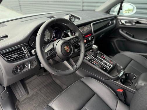 2025 Porsche Macan S