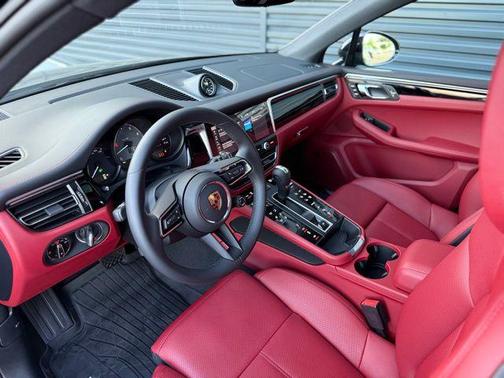 2025 Porsche Macan S