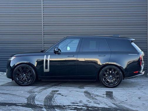 Santorini Black Metallic 2023 Land Rover Range Rover P530 SE