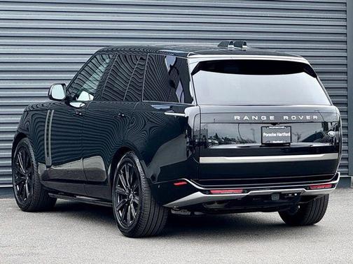 Santorini Black Metallic 2023 Land Rover Range Rover P530 SE