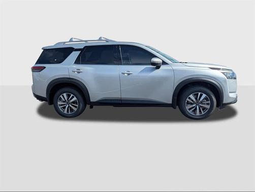 2025 Nissan Pathfinder SL FWD
