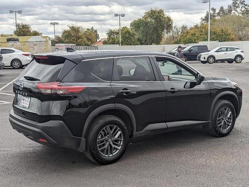 Photo 5 of 29 of 2021 Nissan Rogue S
