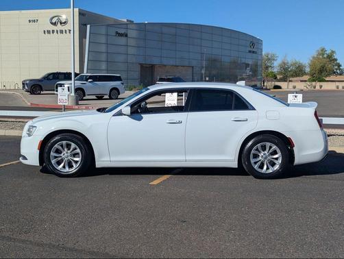 Bright White Clearcoat 2018 Chrysler 300 Touring