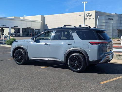 Super Black 2022 Nissan Pathfinder SL 4WD