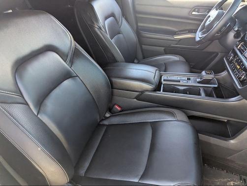 Super Black 2022 Nissan Pathfinder SL 4WD