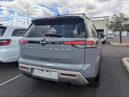 2022 Nissan Pathfinder SL 4WD