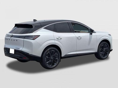 Everest White Pearl Tricoat/Super Black 2026 Nissan Murano Platinum