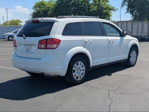 Vice White 2017 Dodge Journey SE