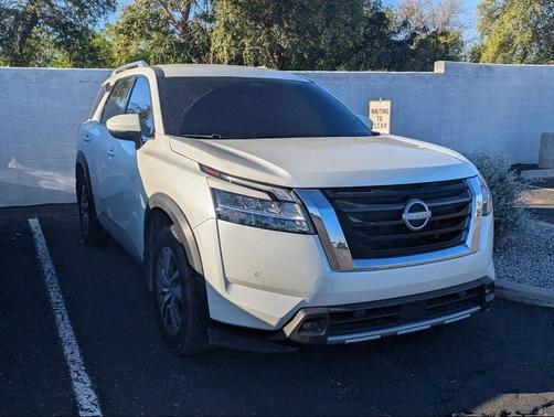 2023 Nissan Pathfinder SL FWD