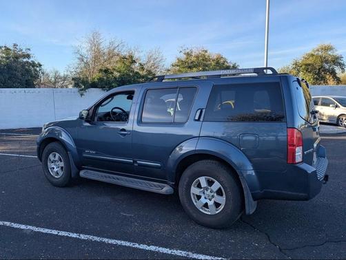 2005 Nissan Pathfinder SE