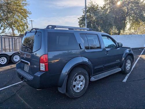 2005 Nissan Pathfinder SE
