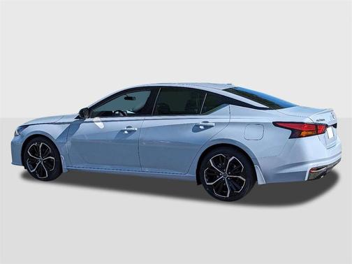 2025 Nissan Altima SR FWD