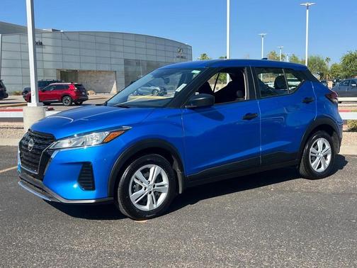 2025 Nissan Kicks S