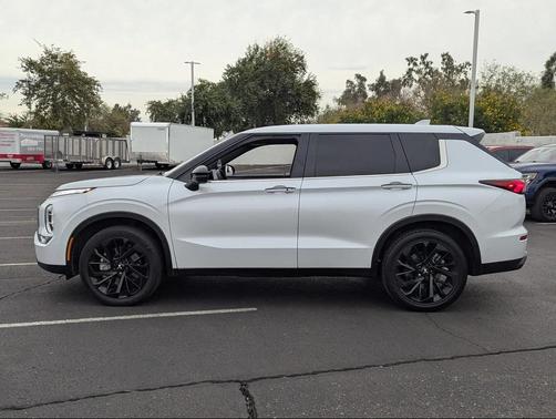 2023 Mitsubishi Outlander SE Black Edition 2WD