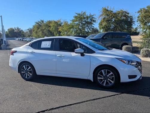 2023 Nissan Versa 1.6 SV