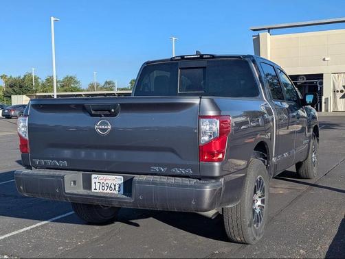 2024 Nissan Titan SV