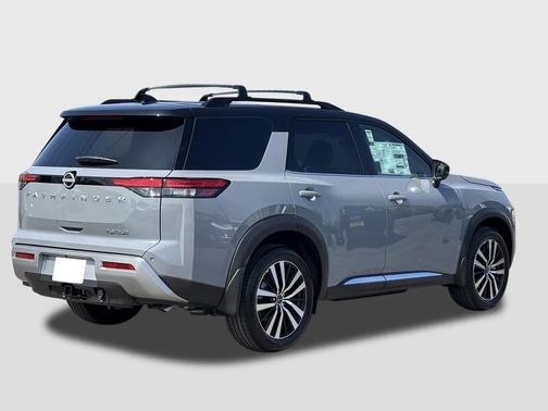 2025 Nissan Pathfinder Platinum FWD