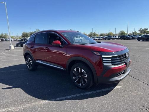 2025 Nissan Kicks SR