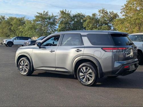 2024 Nissan Pathfinder S 4WD