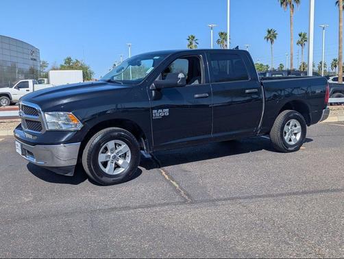 Diamond Black Crystal Pearlcoat 2023 RAM 1500 Classic SLT