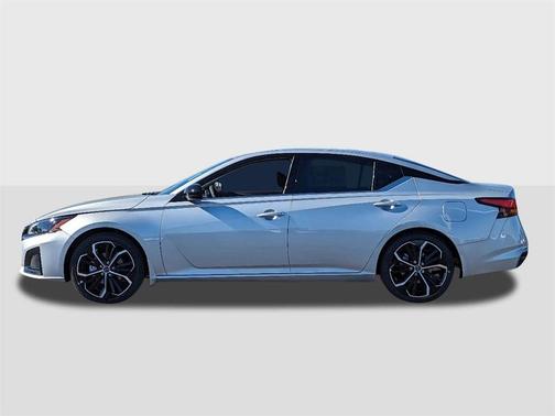 2025 Nissan Altima SR FWD