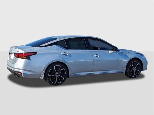 2025 Nissan Altima SR FWD