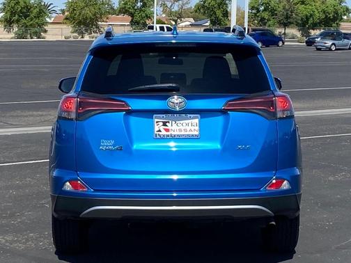 Photo 4 of 31 of 2018 Toyota RAV4 XLE