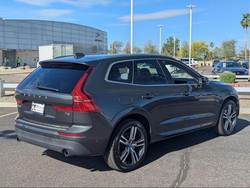 Gray 2019 Volvo XC60 T5 Momentum
