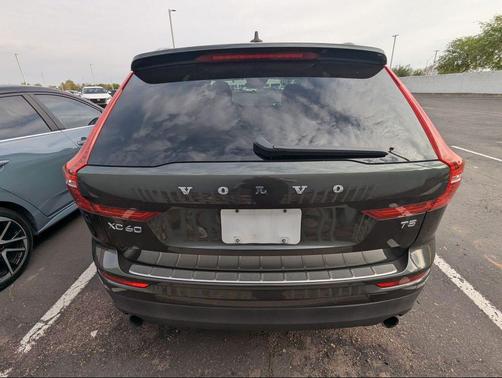Gray 2019 Volvo XC60 T5 Momentum