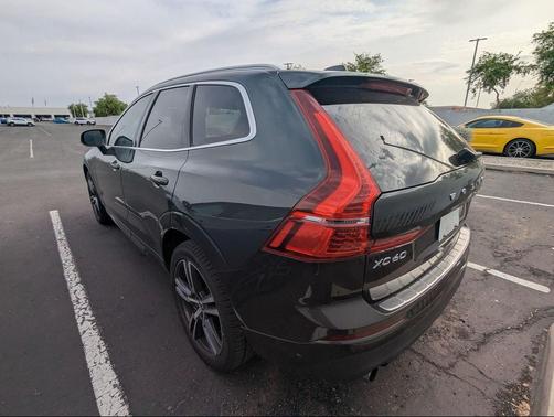 Gray 2019 Volvo XC60 T5 Momentum