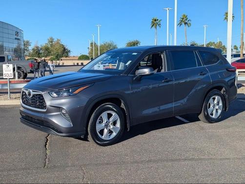 2024 Toyota Highlander LE