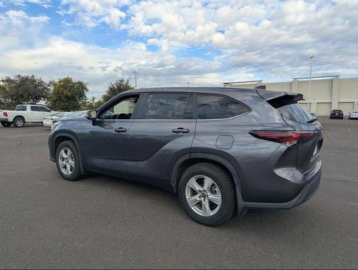 2024 Toyota Highlander LE